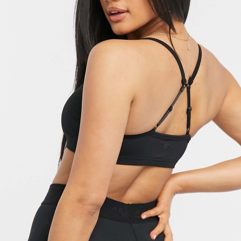 Cotton: On yoga crop bra in black